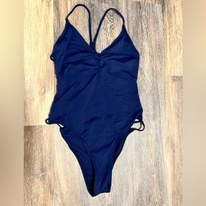 L space one piece swimsuit size 6